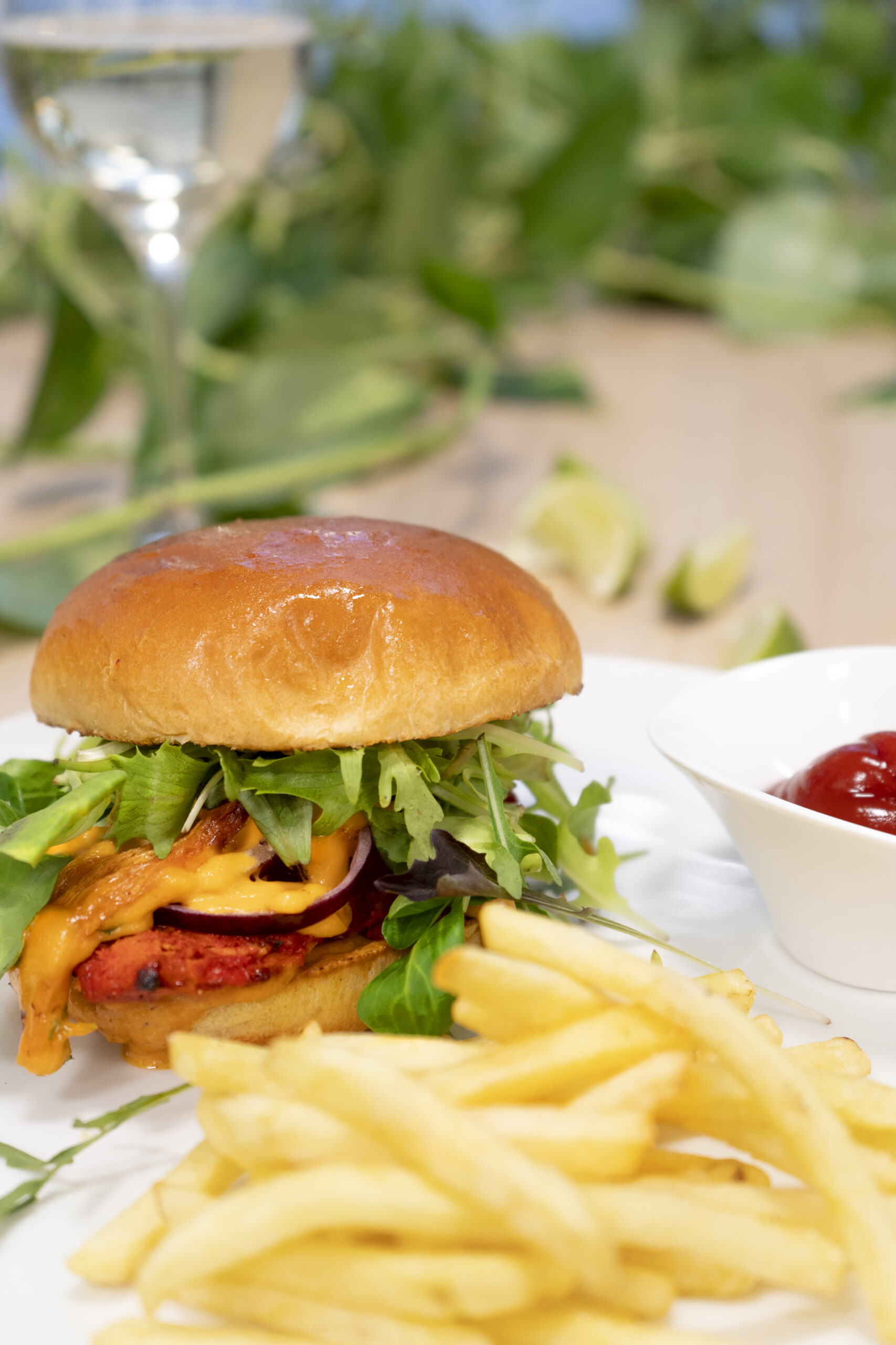 Chicken Burger mit Pommes